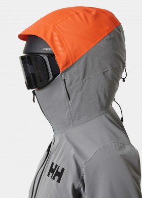 Helly Hansen crea la W Elevation Infinity 3.0, la chaqueta de esquí para mujer que lo tiene todo