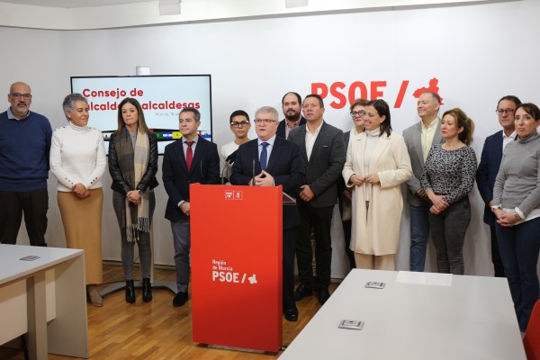 Vélez y los 12 regidores del PSOE piden a Miras que convoque la Conferencia de Alcaldes, sin celebrar desde 2017