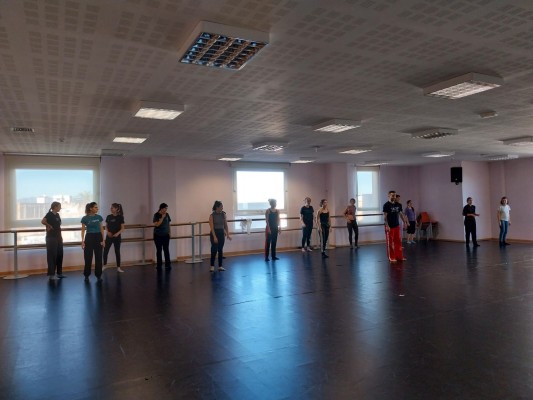 Carmela García y Rafa Perets imparten dos clases magistrales de danza contemporánea en Burriana