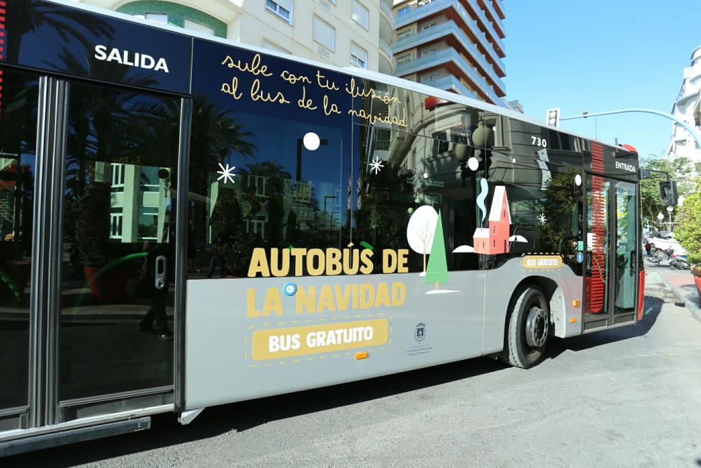 El autobús que presta el servicio extraordinario por Navidad. - 