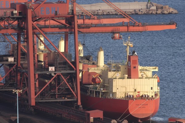 El déficit comercial se reduce un 42% en los diez primeros meses, hasta los 34.732 millones de euros
