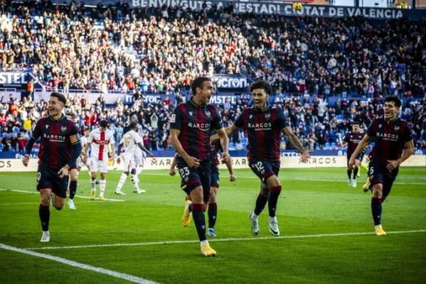 El Levante vuelve a ganar dos partidos seguidos en casa medio año después