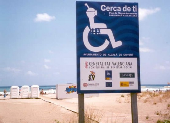 La Comunitat dispone de 80 puntos de playas accesibles para discapacitados