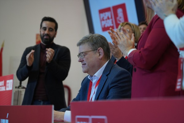 Puig deja el acta de diputado en Les Corts y José Muñoz será el síndic socialista