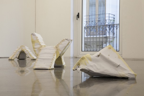 Piedra, papel o Florencia: la escultura que nada entre el cemento y el folio 