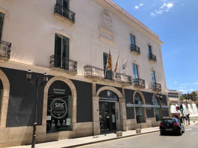 Alicante tasa el edificio del Palas para sondear su compra a la Cámara como sede municipal estable