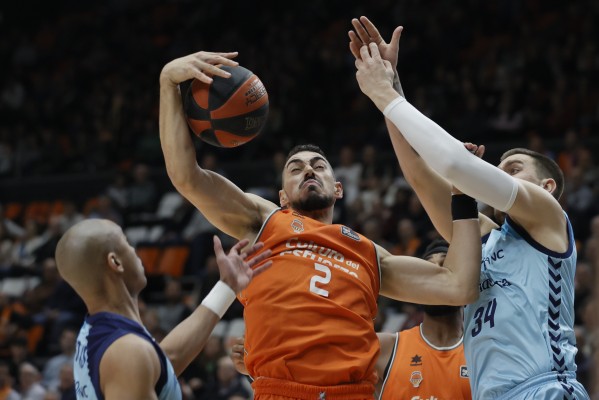 Un tenaz Valencia Basket remonta ante un Andorra que murió en la orilla