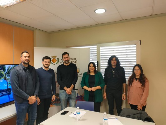 Diseño y mobiliario reutilizable se alían en Vila-real para crear accesos seguros en los colegios