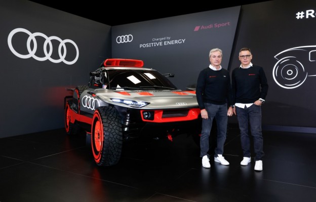 Audi presenta en Madrid su RS Q e-tron “charged by positive energy” de la mano de Carlos Sainz y Lucas Cruz
