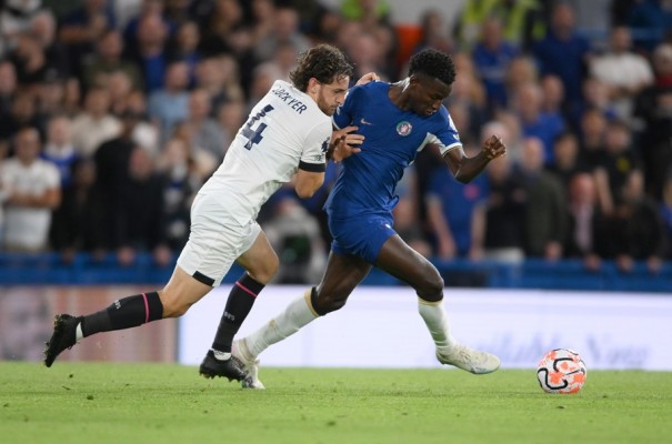 Lockyer se desvanece en el campo y el Bournemouth-Luton se suspende
