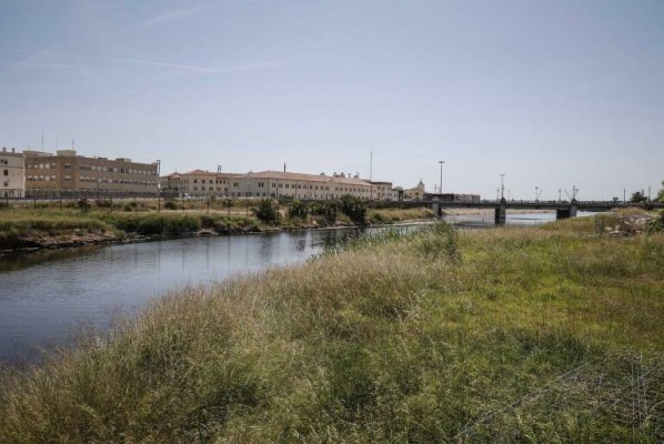 Los vecinos de Nazaret reivindican la creación del parque de Desembocadura