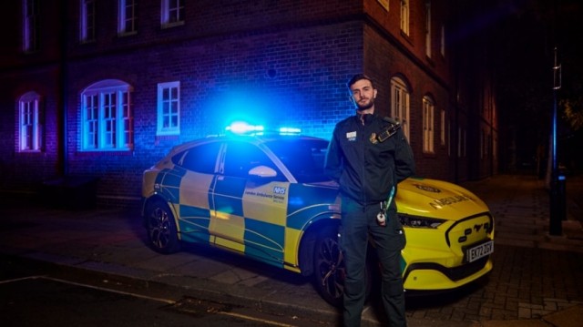 Así utiliza el personal técnico sanitario de Londres el Mustang Mach-E para llegar a sus emergencias