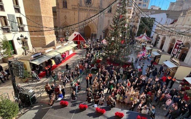 Cientos de niños y niñas reciben en Castelló al Cartero Real