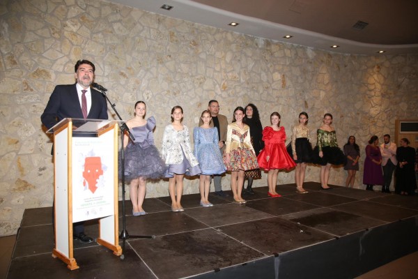 Barcala anuncia que las convivencias de 'belleses' infantiles serán en Torrevieja