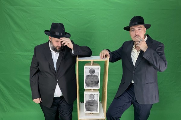 Del rumbeo al folklore: los Califato invaden el IVAM 