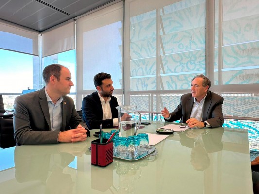 Sagunt reclama a soluciones ante la masificación de la línea de autobús que conecta con Valencia