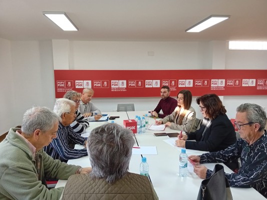 Afectados por el vertedero de El Campello y el PSOE de Diputación se reúnen previo a la manifestación