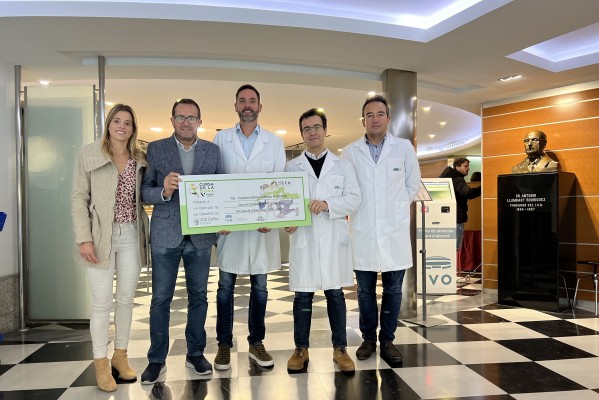 La Cursa de la Dona Vicky Foods 
entrega el dinero recaudado para la  investigar el cáncer de mama