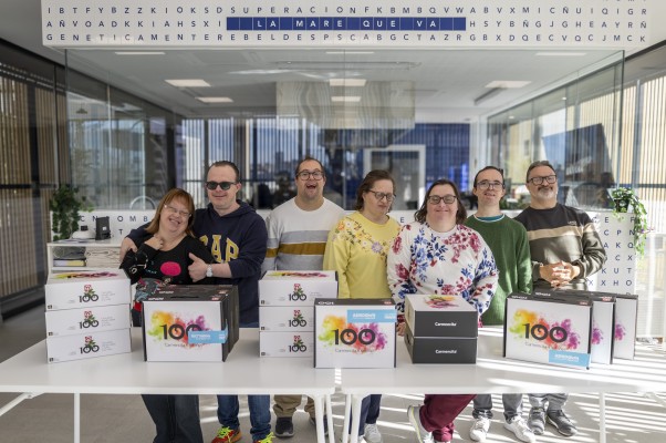 'Esta Navidad regala una pizca de rebeldía': el proyecto colaborativo entre Asindown y Carmencita
