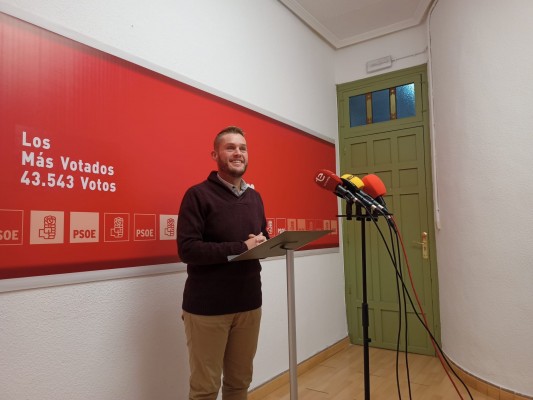El PSOE de Elche denuncia que PP y Vox borran la política LGTBI del presupuesto y recortes sociales