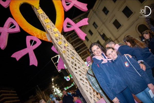 La Federació planta un monumento contra el cáncer para celebrar 'Fogueres en Nadal'