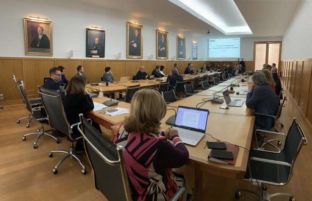 La UA presenta las primeras cuentas con perspectiva de género y un incremento económico del 10%