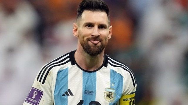 Vendidas por 7,8 millones de dólares 6 camisetas usadas por Messi en Qatar 2022