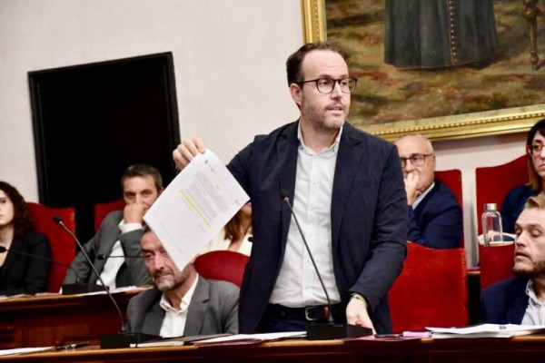 El PSOE de Elche dice que las cuentas de 2024 se cuadran gracias a Sánchez y define el Tram como un 