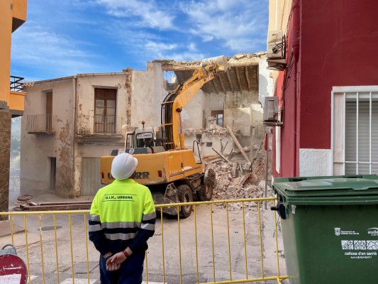 Callosa d'en Sarrià derriba la Casa de l’Algepsería para mejorar la seguridad vial