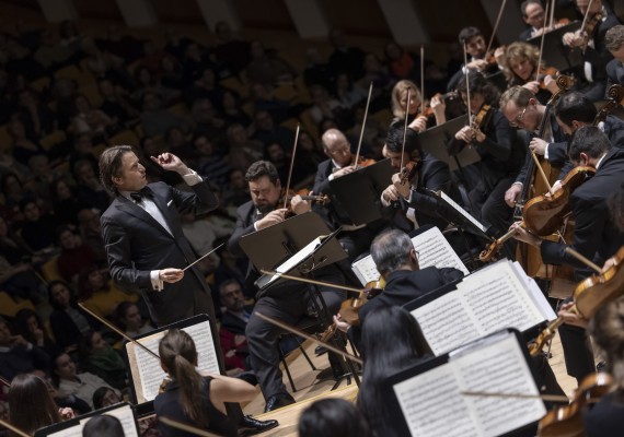 Gustavo Gimeno dirige Mahler y Sibelius con la Orquestra de la Comunitat Valenciana