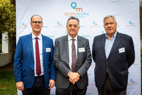 Quimacova y la IUPAC se unen para desvelar el futuro de la industria química en  sostenibilidad
