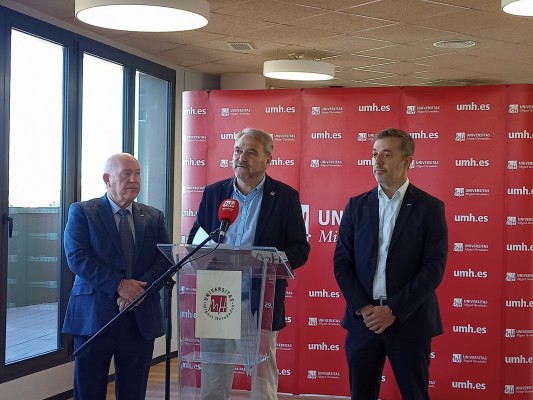 La UMH tratará con el conseller Rovira el recurso a Medicina en la UA y está a la espera de Enfermería