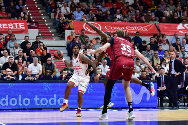 El Valencia busca prolongar su buena racha en un duelo directo en la cancha del Olympiacos