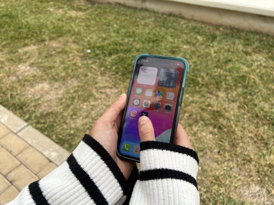 CSIF reclama autoridad para el profesorado para garantizar que se cumple la prohibición de móviles