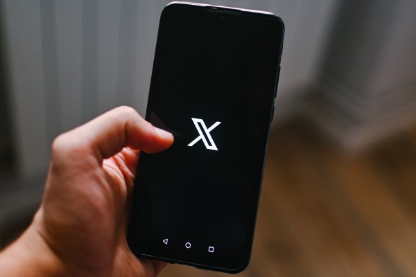 X (antes Twitter) da fallos y no permite abrir enlaces externos a sus usuarios
