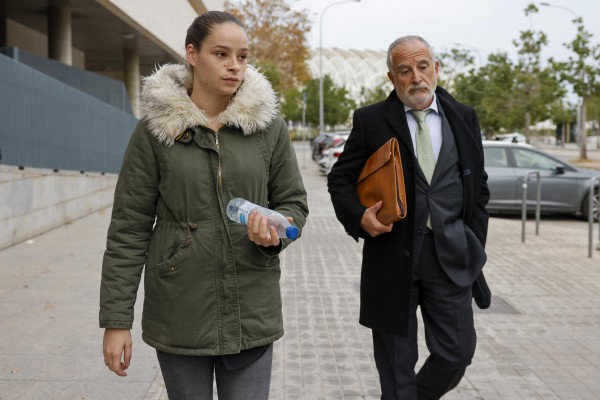 La víctima del ex de Oltra dice ante el juez que se sintió desamparada por la Conselleria