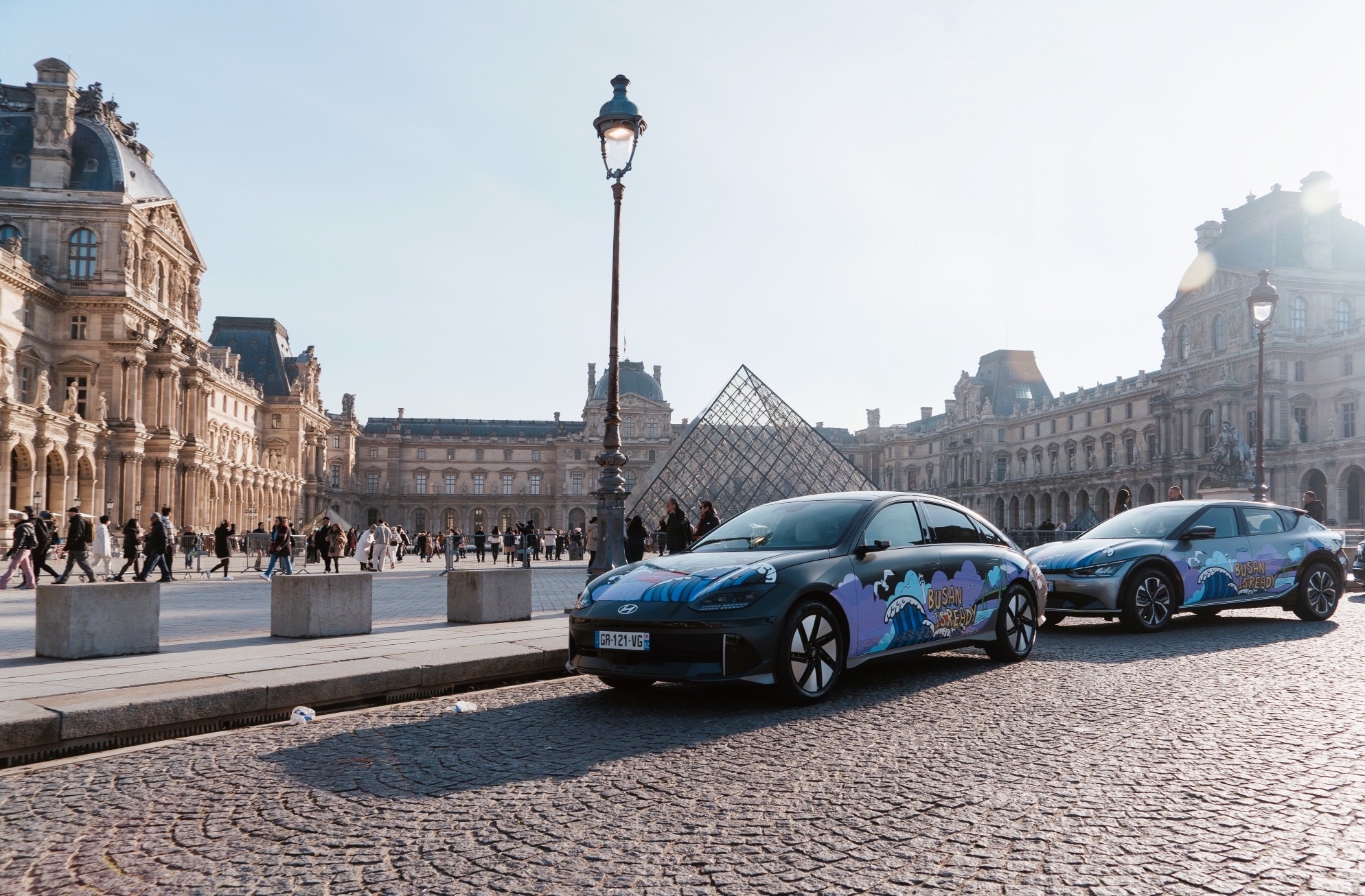Los Art Cars de Hyundai se reúnen en París para apoyar la candidatura de Busan a la Expo 2030
