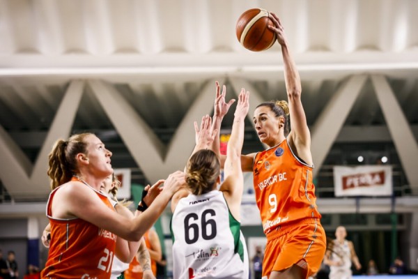 Valencia Basket somete al Lublin a base de triples 