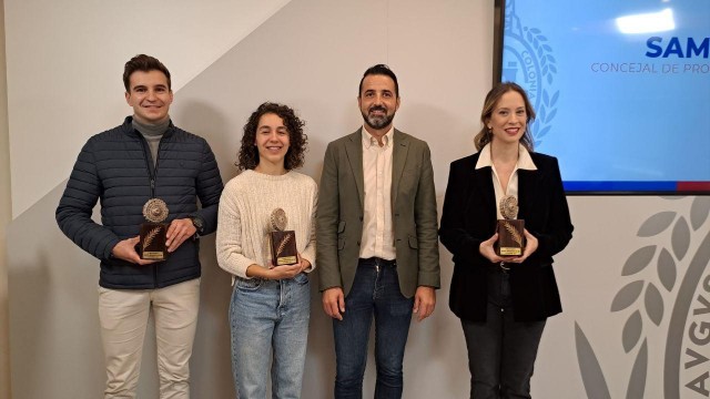 La 'Iniciativa Emprendedora del Mes' de Elche reconoce a Parkiduo, Yuna Estudio y la clínica de Elisabeth Egio