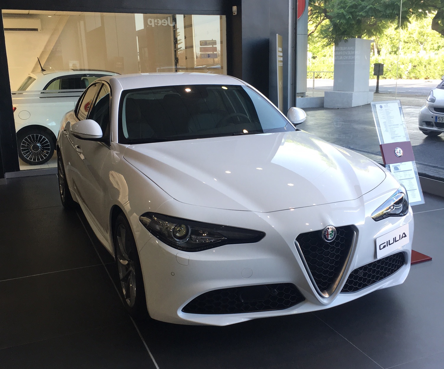 Motor Village tiene a la venta el nuevo Giulia y el 4C Spider