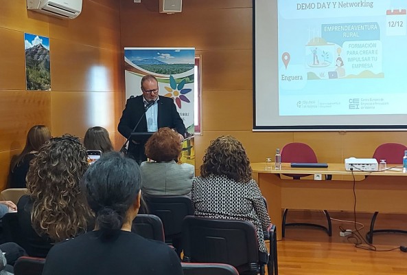 Emprendedores del ámbito rural se reúnen en Enguera en una jornada profesional 