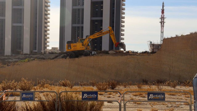 Benidorm da por iniciada la obra de la polémica pista de atletismo en Poniente