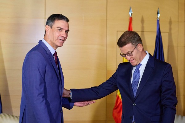 Moncloa ofrece a Feijóo tres fechas para reunirse con Sánchez y tratar la financiación autonómica