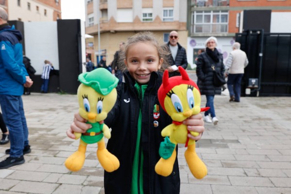 Vuelve la lluvia de peluches en el último partido del año del CD Castellón en Castalia

