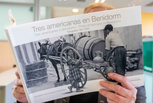 Un libro recoge más de 60 imágenes antiguas de Benidorm tomadas por tres fotógrafas americanas