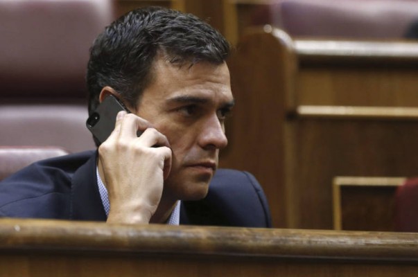 Sánchez insiste en su 'no' a Rajoy, pero dice que si le llama le cogerá el teléfono
