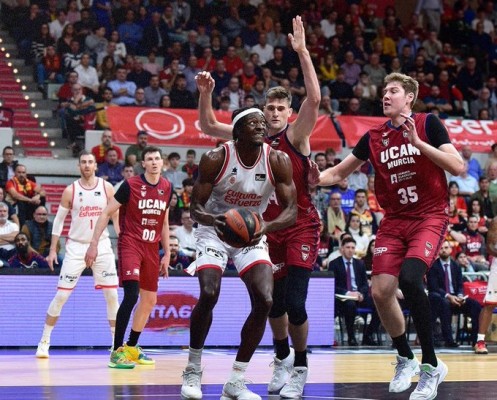 El Valencia supera en la prórroga a un UCAM que pierde el invicto en casa