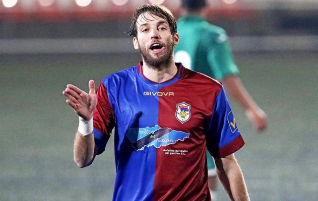 Michu vuelve al Oviedo con el ascenso a Primera en mente