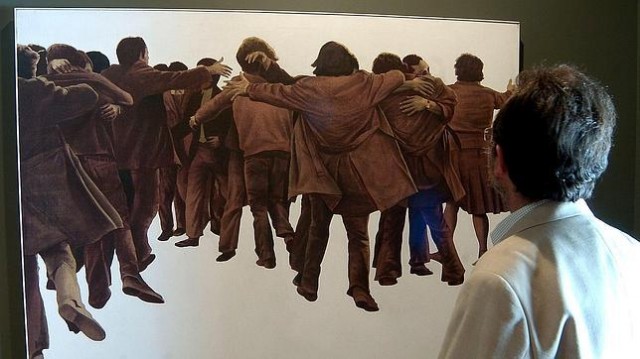 El Congreso quiere quedarse 'El Abrazo' del valenciano Genovés 