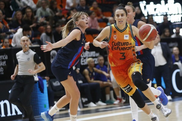 El Valencia Basket quiere olvidarse de la Euroliga y seguir su buena racha liguera ante el Barça
